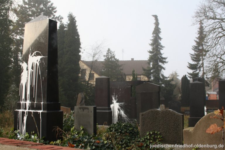 Schändung des jüdischen Friedhofes im Jahr 2011